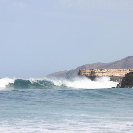 ラ・パレッド Wellenkind Surfschoolホステル エクステリア 写真