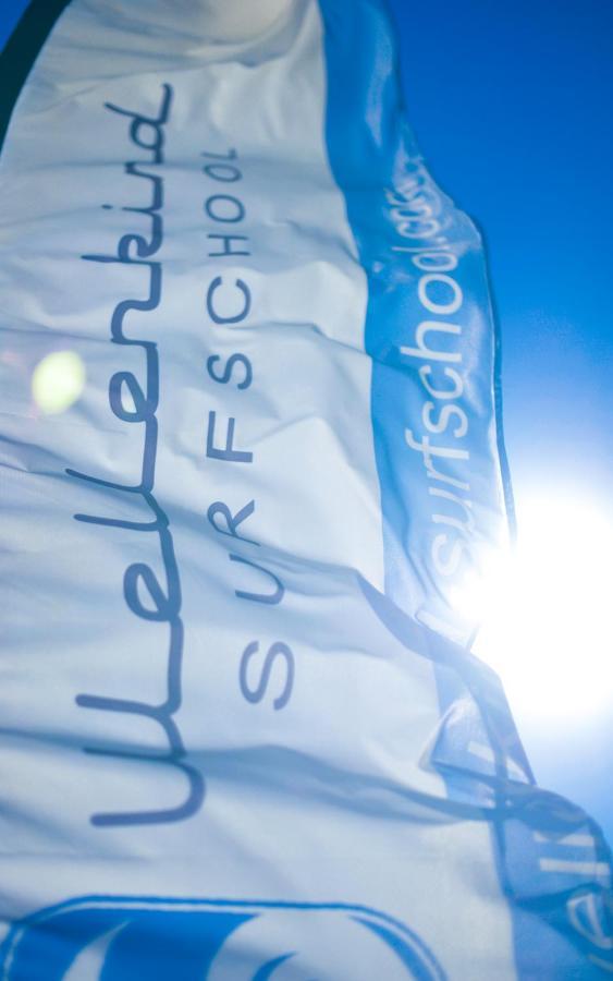 ラ・パレッド Wellenkind Surfschoolホステル エクステリア 写真