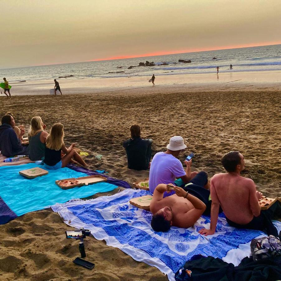 ラ・パレッド Wellenkind Surfschoolホステル エクステリア 写真