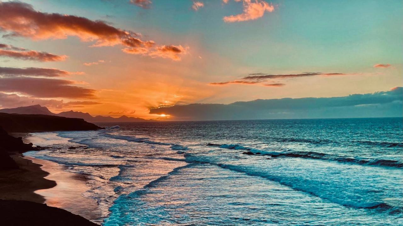 ラ・パレッド Wellenkind Surfschoolホステル エクステリア 写真