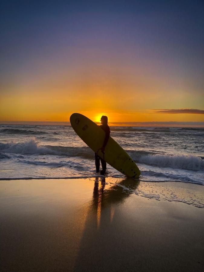 ラ・パレッド Wellenkind Surfschoolホステル エクステリア 写真
